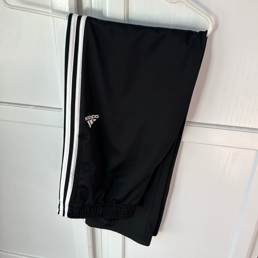ADIDAS Men’s pants. Black.